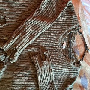Wonderly Distressed sweater dark green size small NWOT